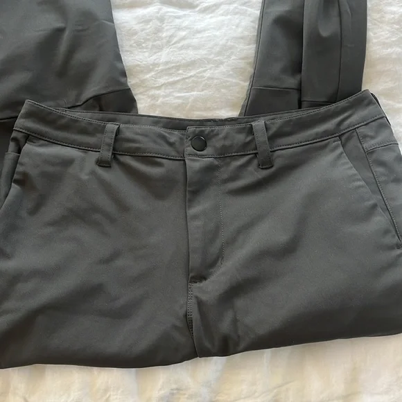 2 pairs of Men’s Cuts pants - Picture 9 of 10